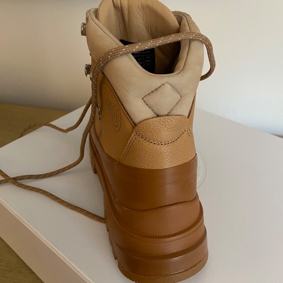 Canada Goose Women's Journey Boots - Picture 2 of 9